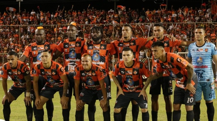 Formación estelar del PFC en el primer juego de la final (PFC)