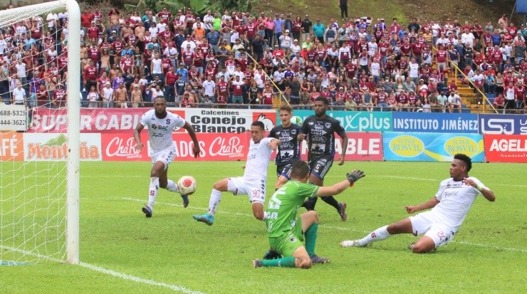 Gol de Orlando Sinclaire ante Grecia y clasificación morada a semifinales (Saprissa)