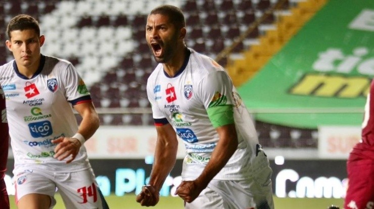 Saborío se quedará 6 meses más con San Carlos (ADSC)