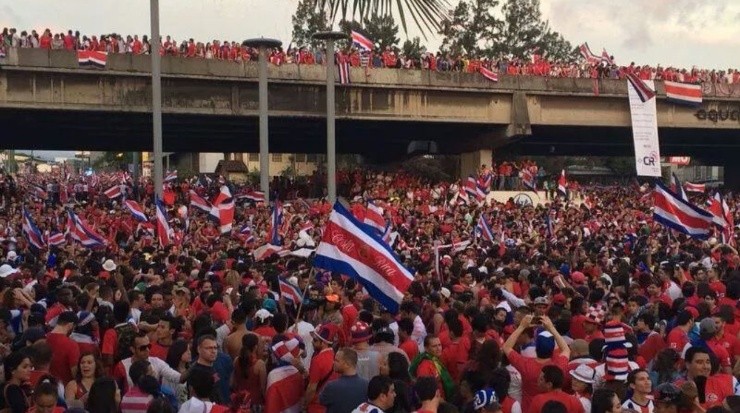 Ticos celebrando durante el mundial de Brasil 2014 (Diario La Nación, CRC)