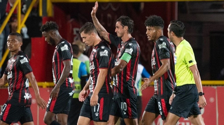 Ruiz celebrando anotación con los manudos (LDA)