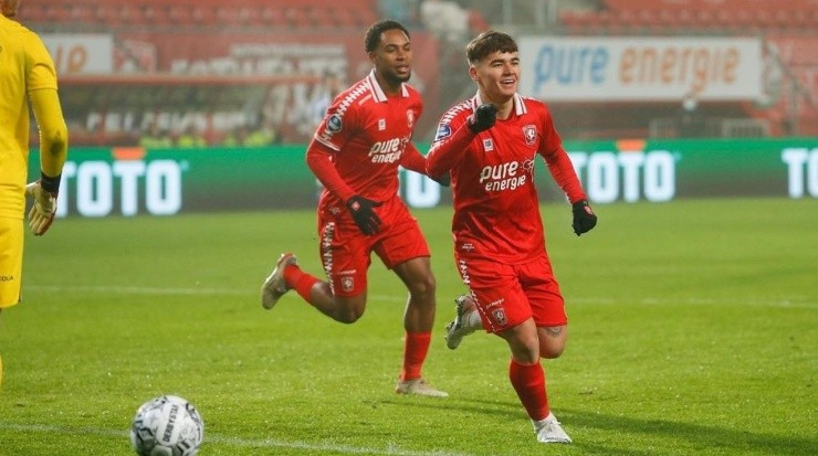 Manfred anotó 4 tanto en su primera temporada con el Twente Manfred Ugalde jugará una temporada más con el Twente (Manfred Ugalde, Facebook)