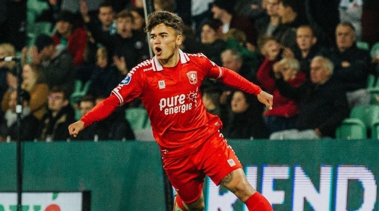 Manfred renovó pero no habrá opción de compra al finalizar la temporada Manfred Ugalde jugará una temporada más con el Twente (Manfred Ugalde, Facebook)