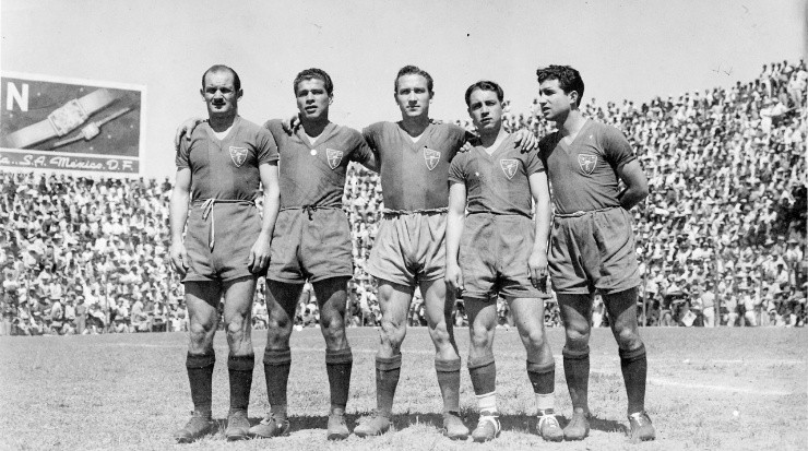 José Rafael &quot;Fello&quot; Meza (segundo de izquierda a derecha) en su época como jugador del Atlante de México, donde fue goleador de su equipo y campeón de México (Buzón de Rodrigo)