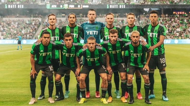 Julio Cascante (de pie a la derecha) es estelar con el Austin FC de la MLS (Austin FC)