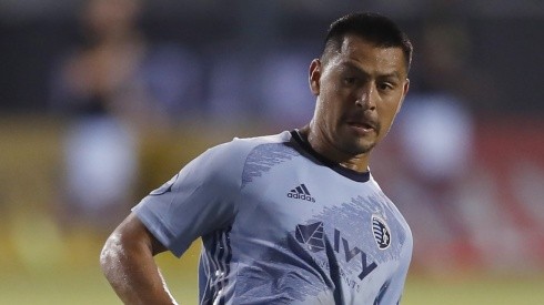 Roger Espinoza recibe premio en la MLS