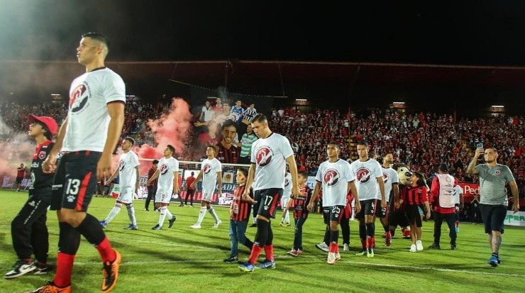 La Liga jugará 3 partidos como local fuera de su casa tras la sanción después de la final (LDA)