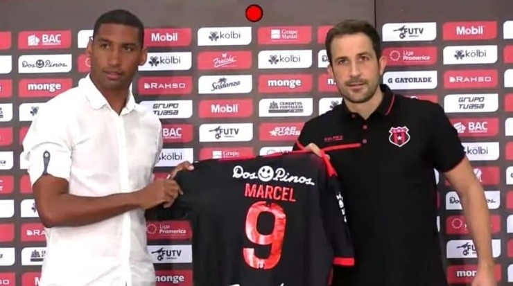 Enero de 2021, Marcel era presentado en Alajuelense como el fichaje bomba del torneo costarricense (LDA)