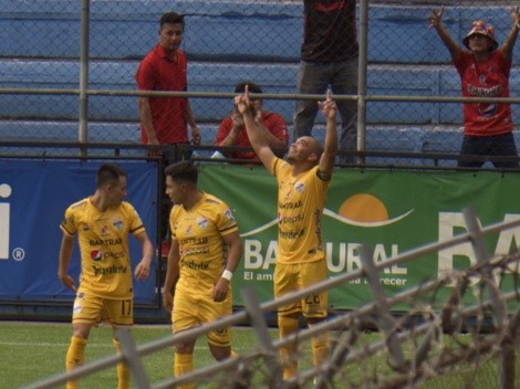 Municipal cae goleado ante Cobán en su debut