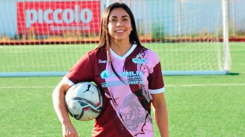 Ana Lucía Martínez es presentada en su nuevo equipo