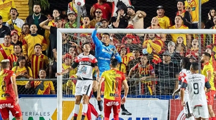 Herediano vapuleó a Alajuelense con marcador de 3 por 0 (CSH)