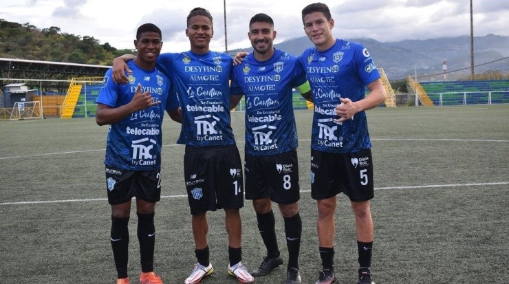 Kenny Martínez (izquierda) será el nuevo refuerzo del Cartaginés (Kenny Martinez, Instagram)