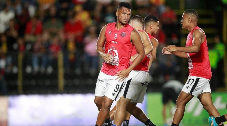 La afición empieza a impacientarse con el delantero panameño (Diario La Nación)