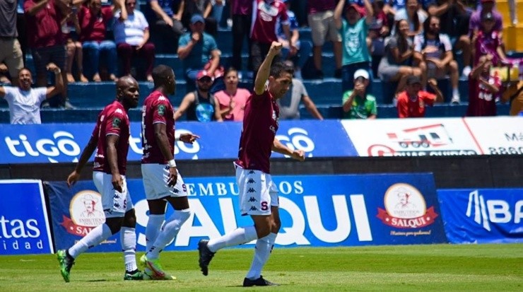 Mariano Torres fue el encargado de abrir el marcador para los morados (Saprissa