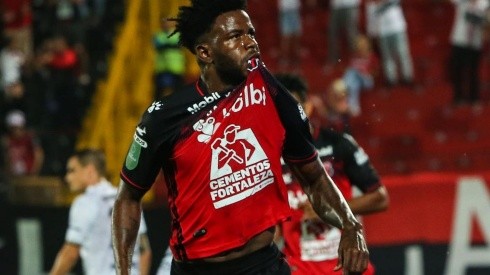 Freddy Góndola vuelve a marcar en Costa Rica