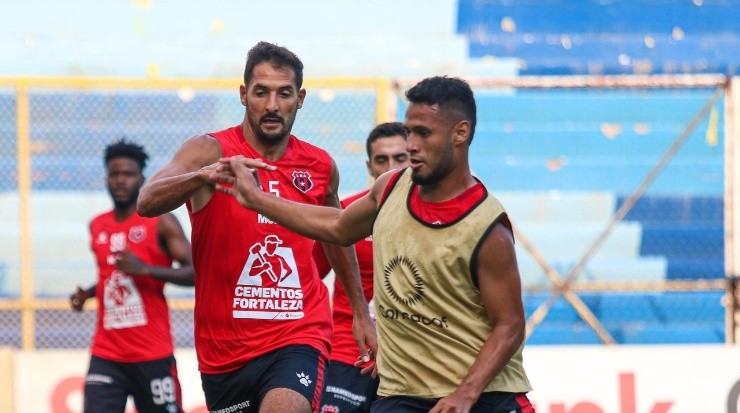 Alajuelense ya se entrenó en la cancha del Cuscatlán (LDA)