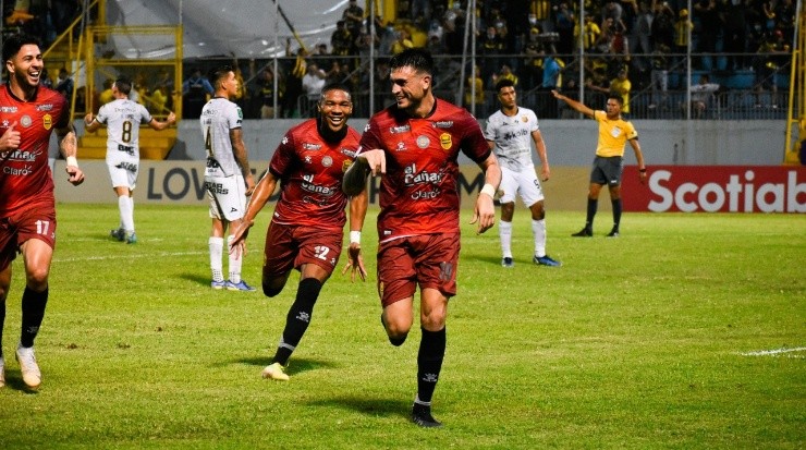 “La máquina” celebró por todo lo alto su triunfo ante Herediano (Real España, Facebook)