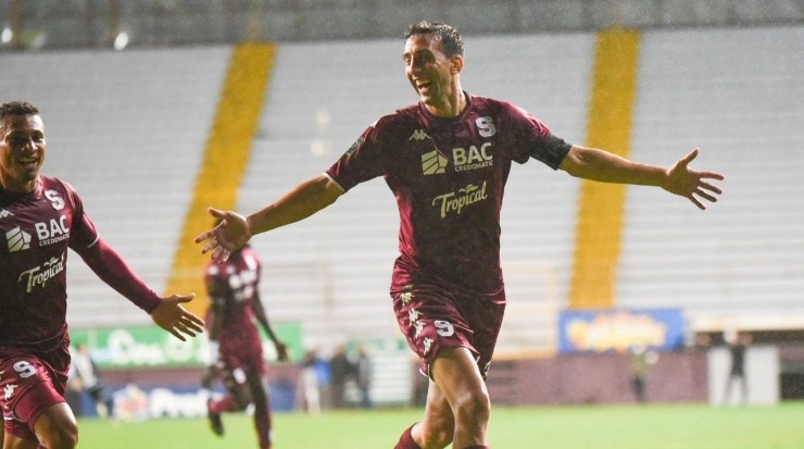 Mariano Torres, capitán morado (Saprissa)