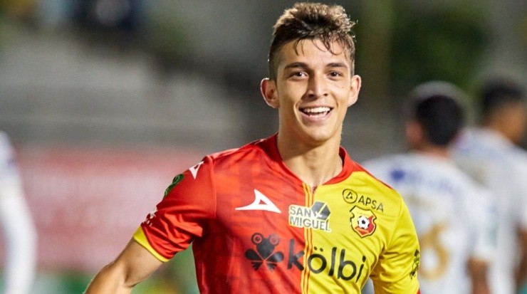 Kenneth Vargas, anotador del tercer tanto de Herediano (CSH)