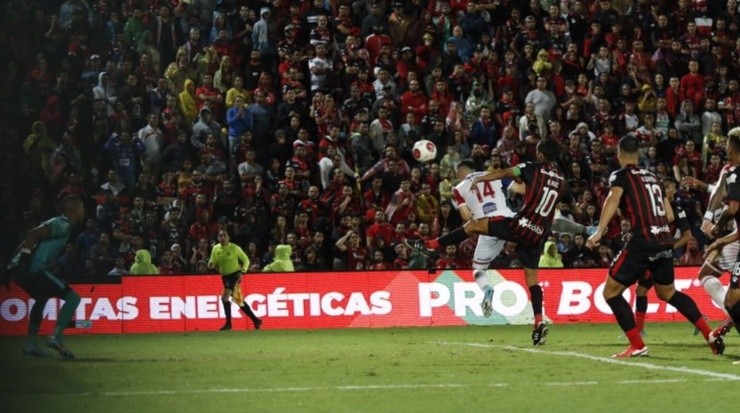 Con este gol, Cartaginés se proclamó campeón ante Alajuelense en el torneo anterior (Nacion.com)