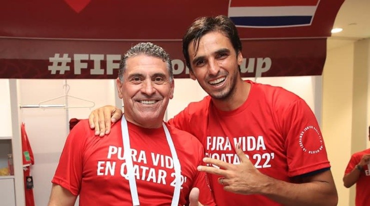 Luis Fernando Suárez y Bryan Ruiz celebran la clasificación al Mundial de Qatar ((Bryan Ruiz, Facebook)