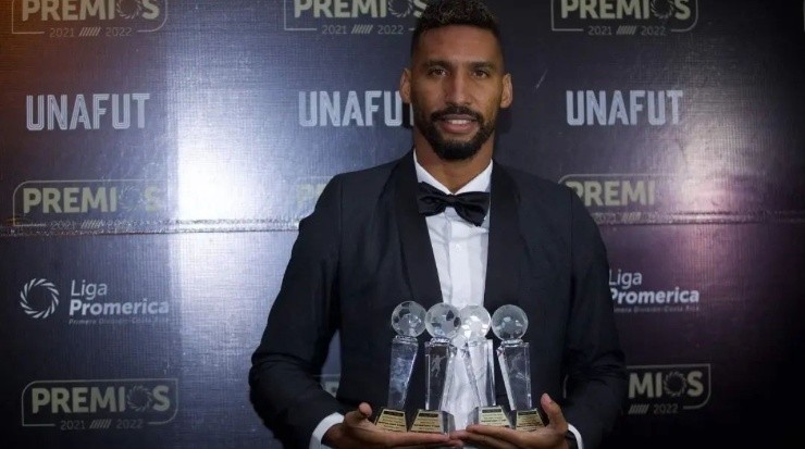 Hernández ganó a finales del año anterior 4 galardones como mejor jugador del torneo, mejor extranjero, máximo goleador y extranjero más goleador (Unafut)