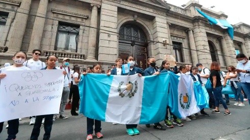 Deportistas guatemaltecos hacen manifestación tras suspensión del COG