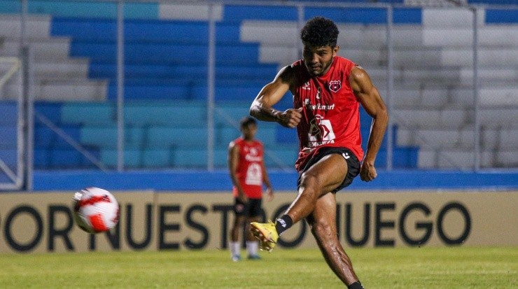 Johan Venegas confía en sacar un buen resultado como visitantes esta noche (LDA)