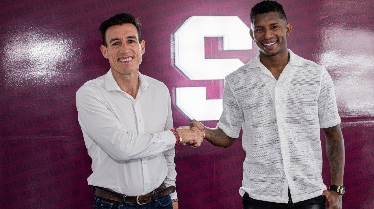 El gerente morado, Ángel Catalina logró la extensión del contrato del panameño hasta 2025 (Saprissa)