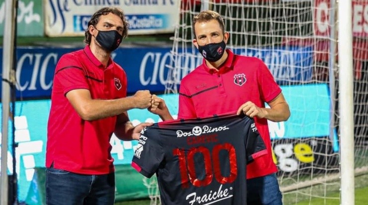 Más de 100 juegos dirigió Carevic con el cuadro rojinegro (Andrés Carevic, Facebook)