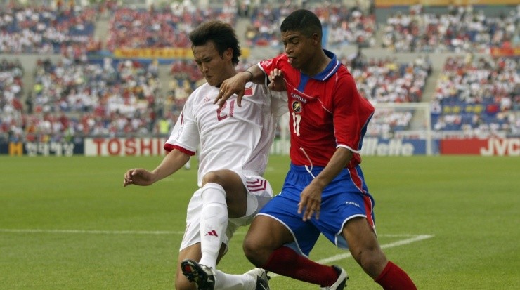 Ronald Gómez, actual asistente técnico de la Sele, anotó el primer gol de Costa Rica en el mundial de Corea-Japón 2022 (Getty)