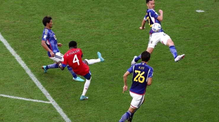 Momento en el que Keysher Fuller anota el único gol del juego ante Japón (Getty)