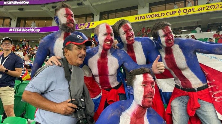 Todos quieren una foto con Jorge Luis Pinto; Qatar no es la excepción (Jorge Luis Pinto, Facebook)