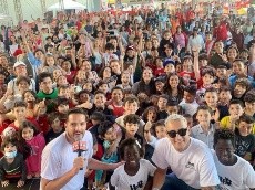 Enorme Keylor Navas: Congregó multitud para recolectar juguetes para niños pobres