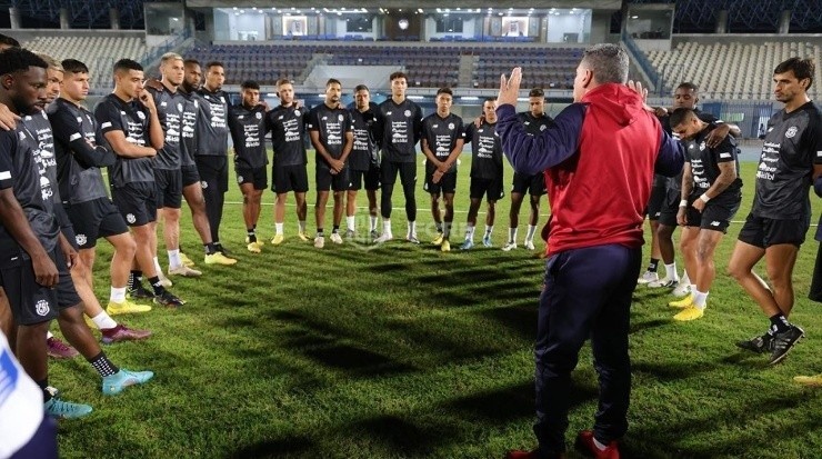 Camacho trato temas de motivación con la Selección tica (Fedefut CRC)