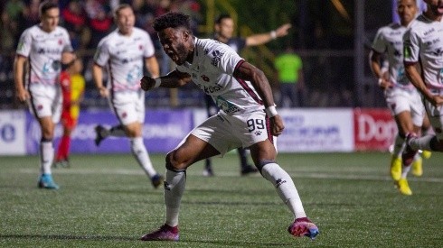 Freddy Góndola marcó un nuevo gol con Alajuelense