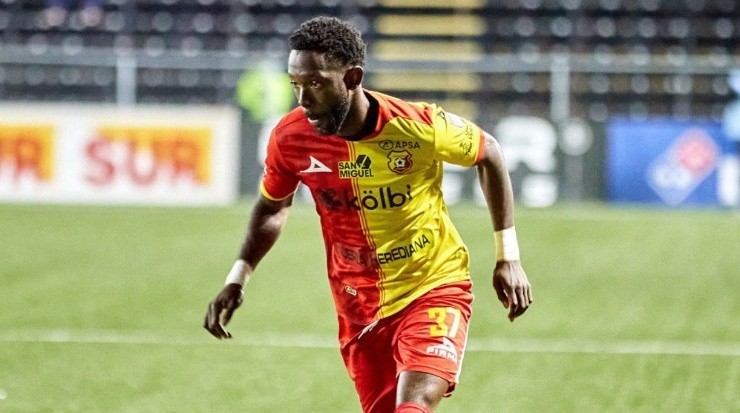 Keysher Fuller, anotador del primer tanto herediano (CSH)