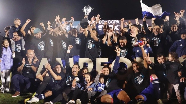 Cartaginés celebró el campeonato del Torneo de Copa el mipercoles anterior (CSC)