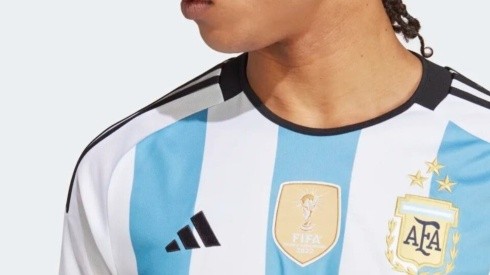 La nueva camiseta de la Selección de Agentina se agotó en tiendas tras solo media hora de salir a la venta (Adidas, Argentina)
