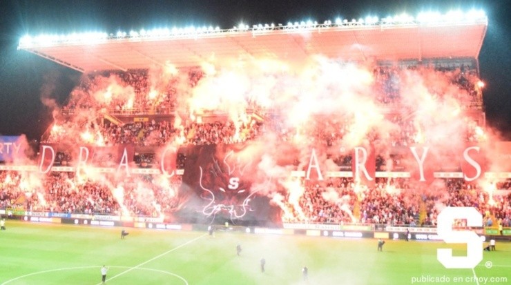 La afición morada es conocida por sus inigualables recibimientos (Saprissa)