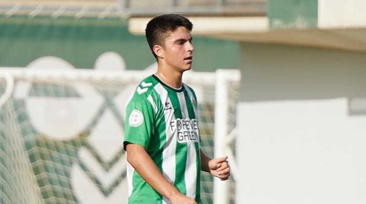 Van Der Putten anotó de cabeza su primer gol con la cantera del Betis (Santiago Van Der Putten, Instagram)
