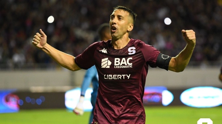 Mariano Torres se encuentra a dos goles de alcanzar a Odir Jaques como segundo mejor notador extranjero del Saprissa (Saprissa)