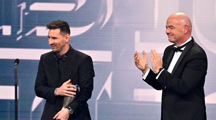 El público aplaude Lionel Messi tras su reconocimiento como el mejor del año (Getty)