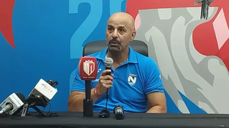 El técnico de Nicaragua se rinde ante sus jugadores (Futbol Nica)
