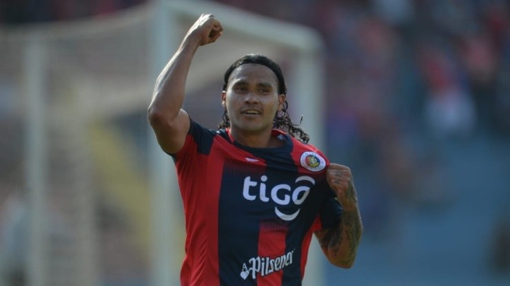 El Gullit Peña jugará en Guatemala
