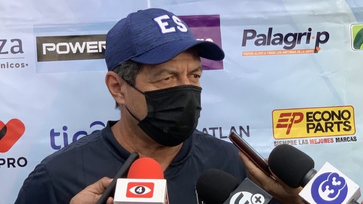 Hugo Pérez espera que El Salvador le compita a Chile