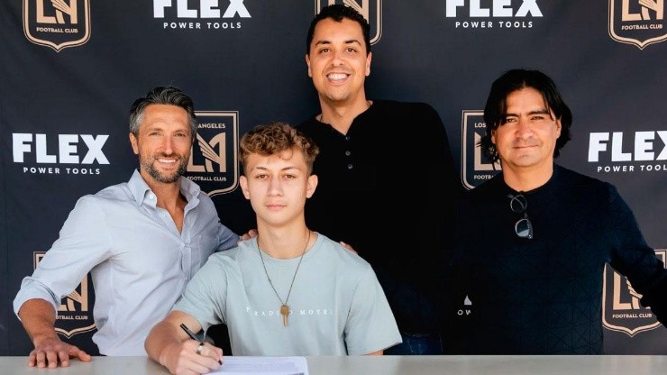 Nathan Ordaz firma contrato profesional con Los Angeles FC