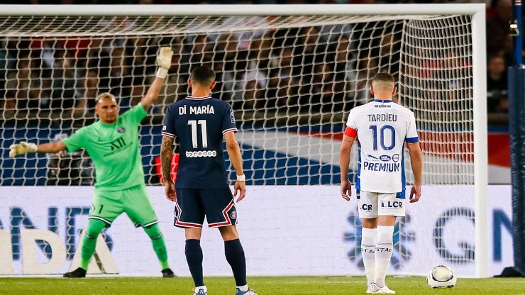 El gol de Panenka que le anotaron a Keylor Navas en empate del PSG ante Troyes.
