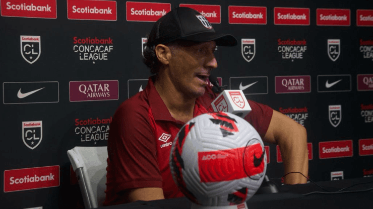 Pedro Troglio elogió la serie entre Olimpia y Municipal: "Me recordó noches de Copa Libertadores".