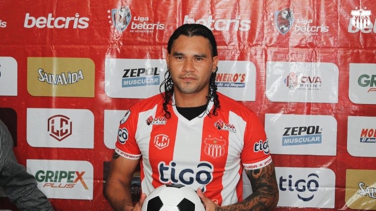 ¡Sin debutar! Primer inconveniente del Gullit Peña con el Club Vida en Honduras